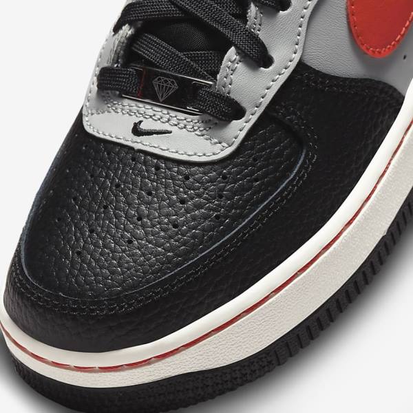 Scarpe Da Ginnastica Bambino Nike Air Force 1 EMB Older Nere Grigie Rosse | NK529YMV