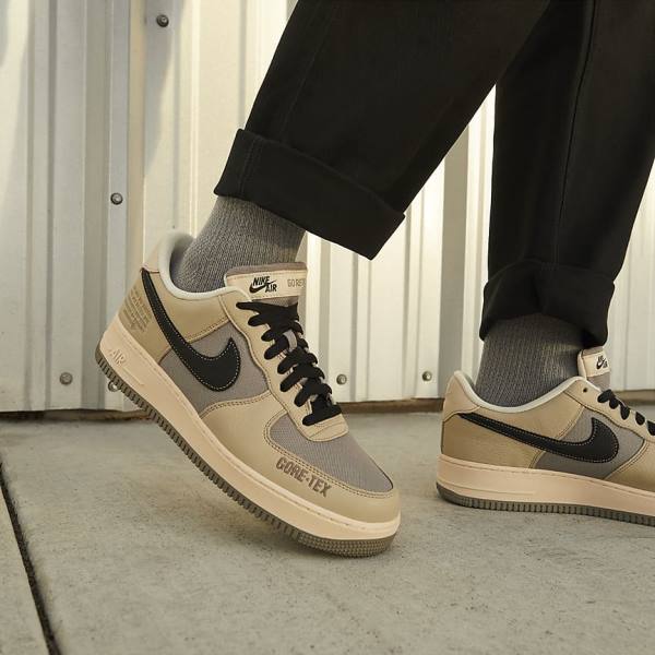 Scarpe Da Ginnastica Uomo Nike Air Force 1 GTX Khaki Bianche Nere | NK436WMC